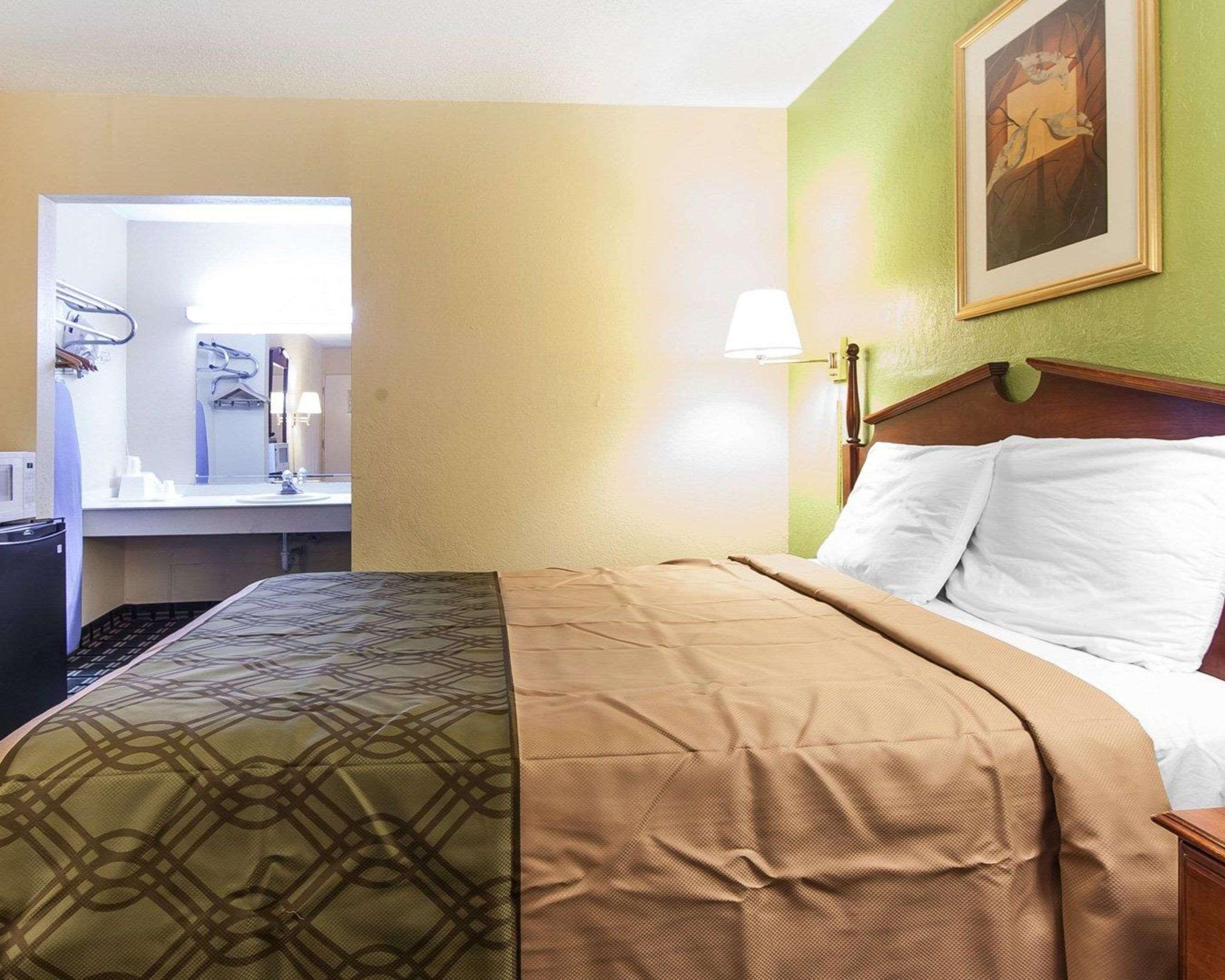 Econo Lodge Кливланд Екстериор снимка