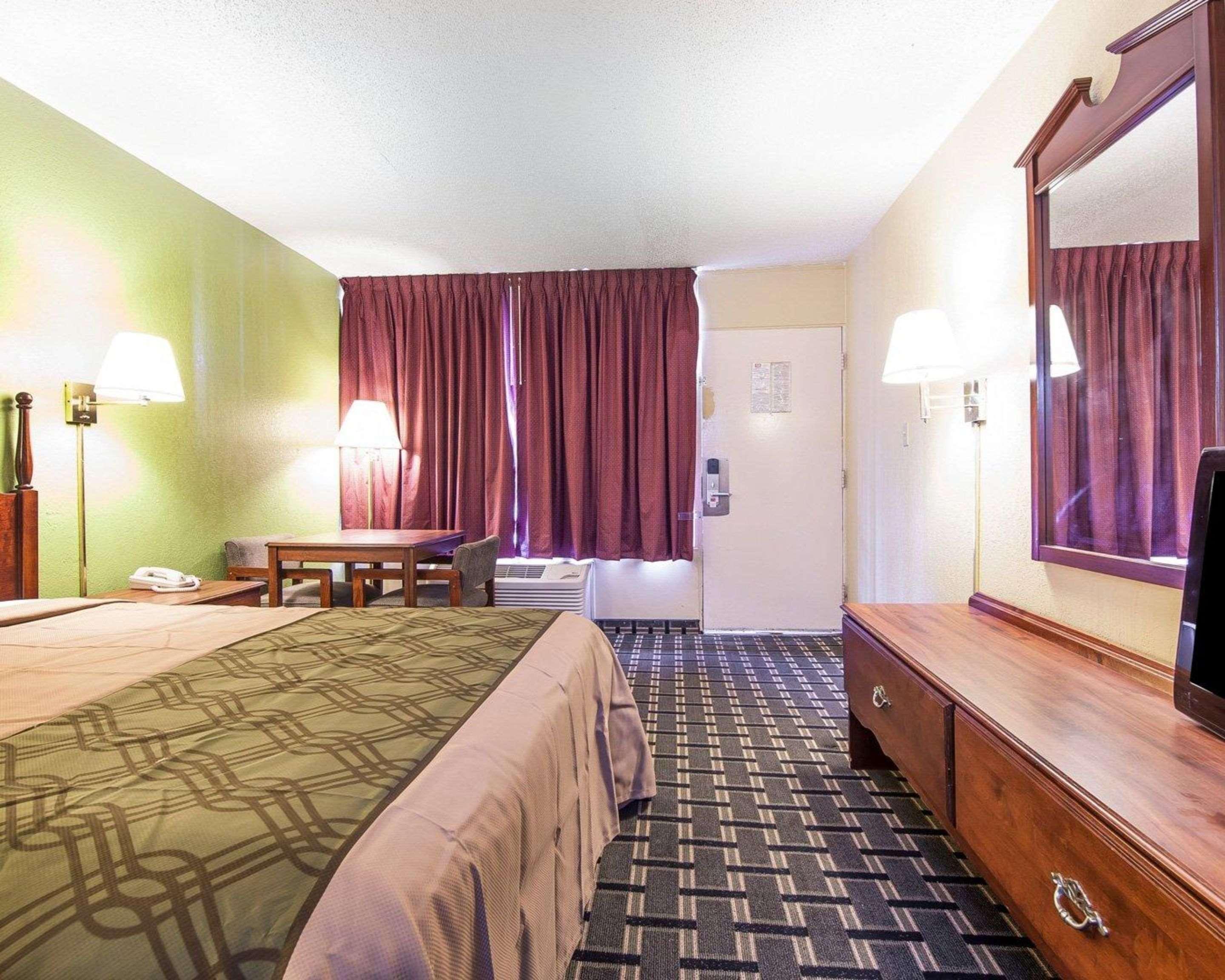 Econo Lodge Кливланд Екстериор снимка