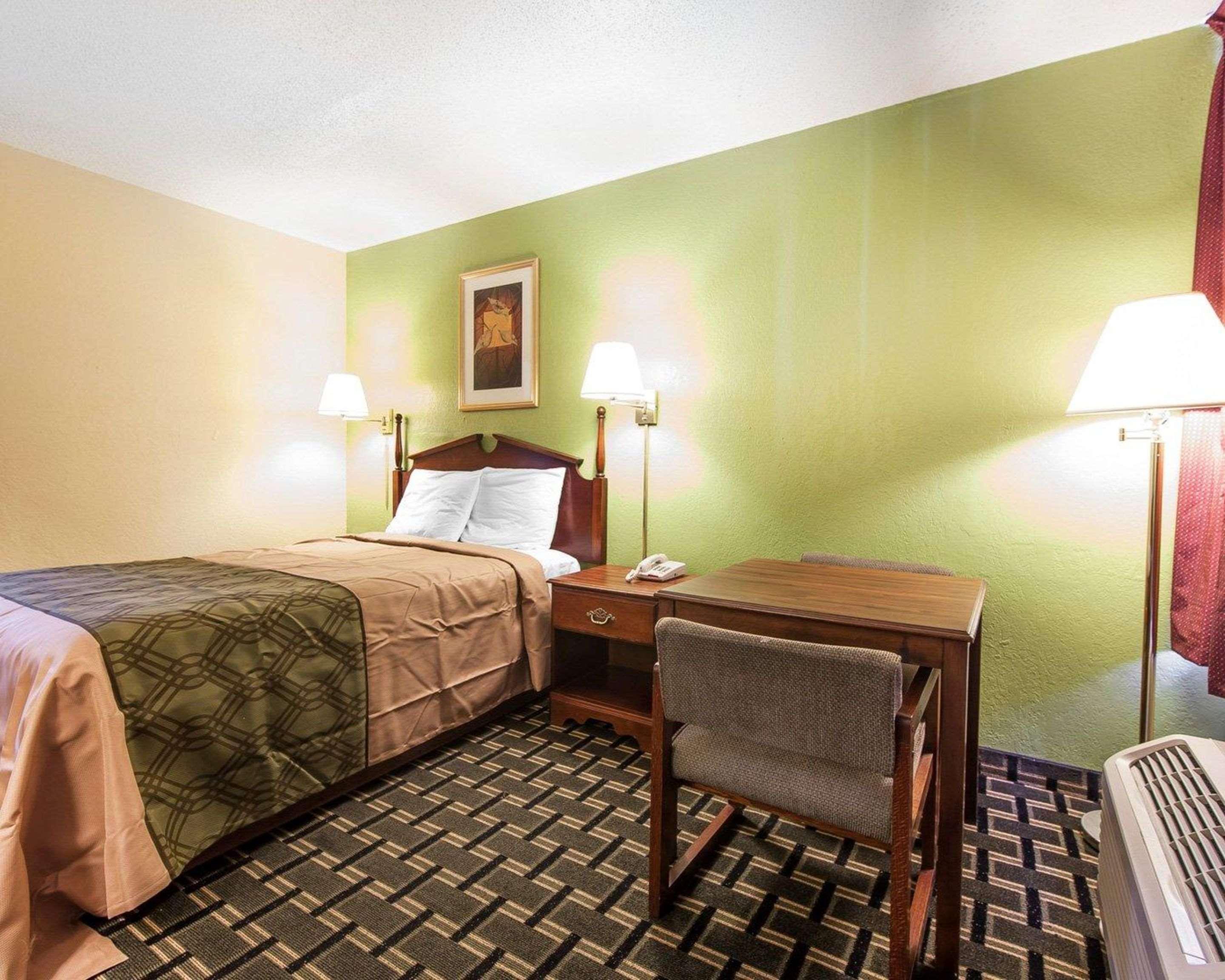 Econo Lodge Кливланд Екстериор снимка